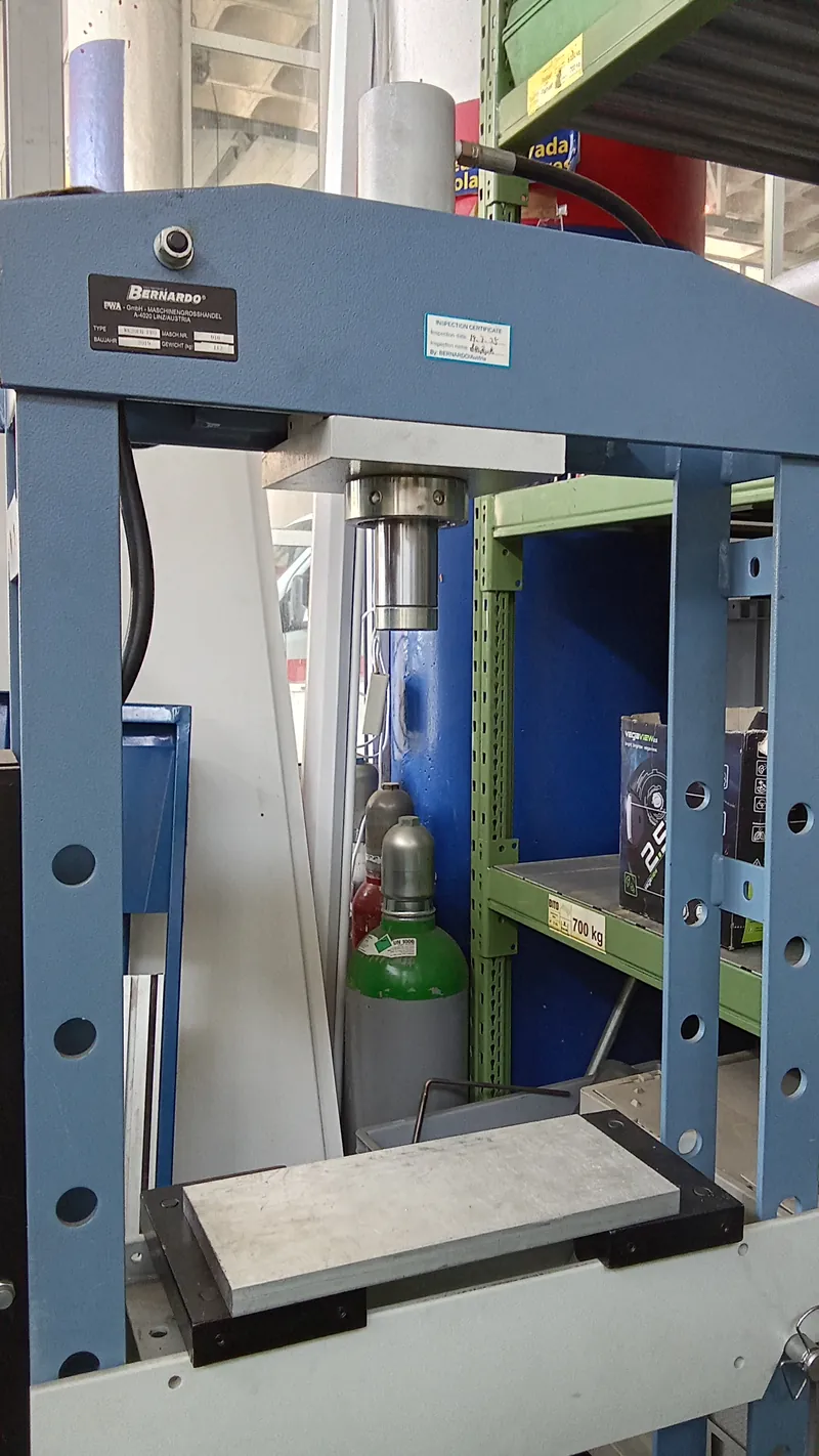 Hydraulic workshop press