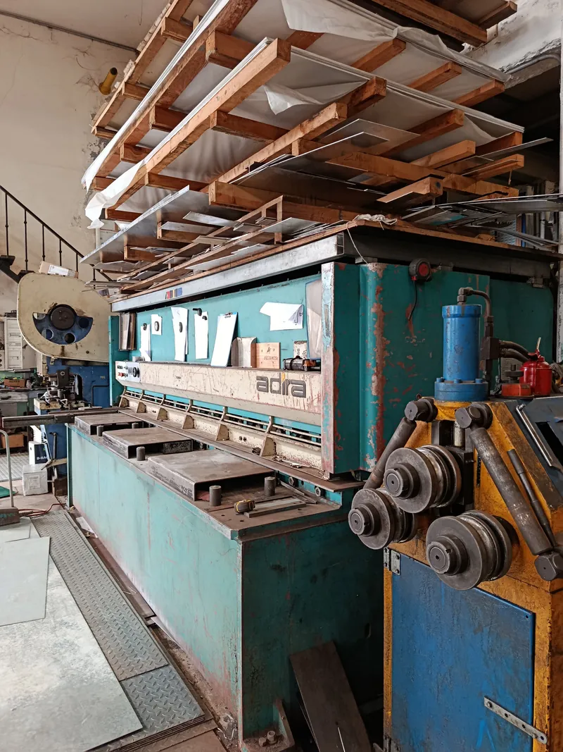 Guillotine shear and section bending rolls