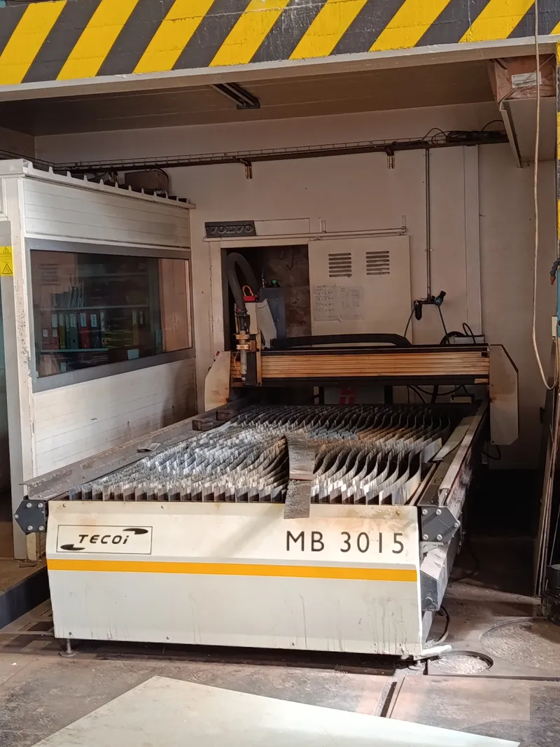CNC plasma cutting table